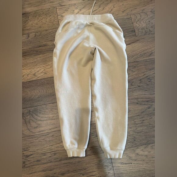 Lululemon High Rise Scuba Joggers 
Trench - Picture 4 of 12